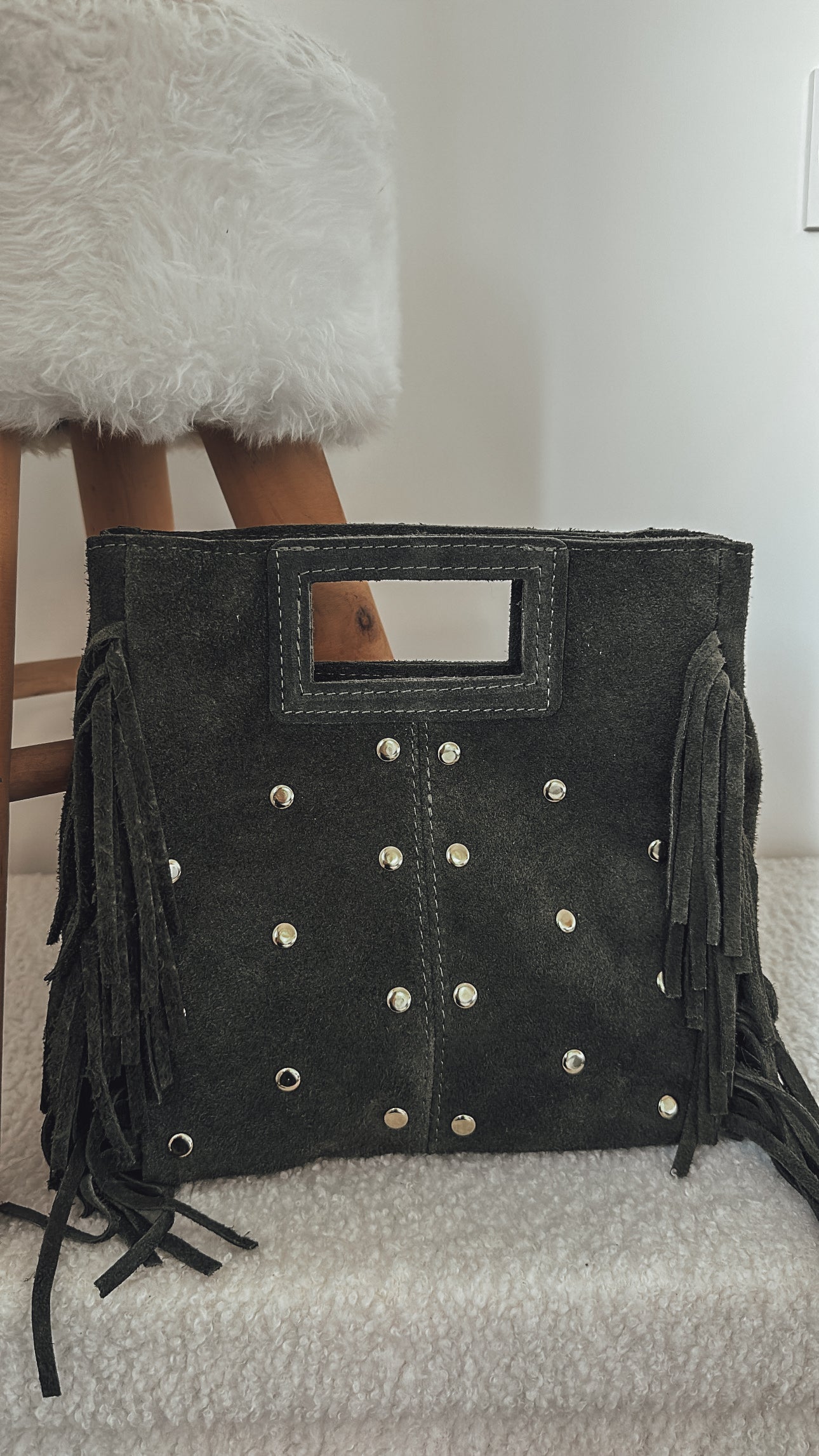 Sac Marion en cuir suédine clouté - kaki